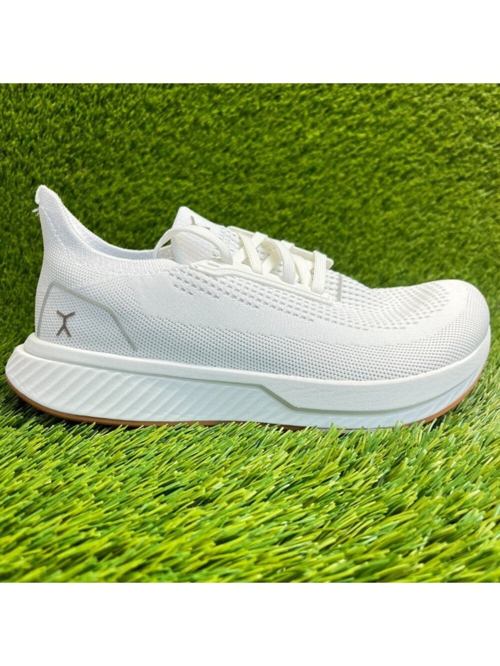 Flux Adapt Runner White Gum Womens Size 9 Mens Size 7.5 Running Athletic Shoes